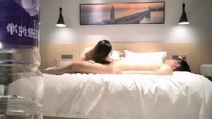 ❤️高颜值甜美人妻，脱掉内裤坐在身上舌吻调情，抽插猛操上位骑乘后入撞击，直接高潮性生活❤️