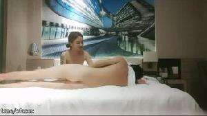 偷拍，花臂母狗，酒店虎跑，超柔软奶子忍不住捏一把，揉蛋口交后入撞击晃动奶子，扛腿猛操啊啊叫刺激爽，舒服体验感拉满